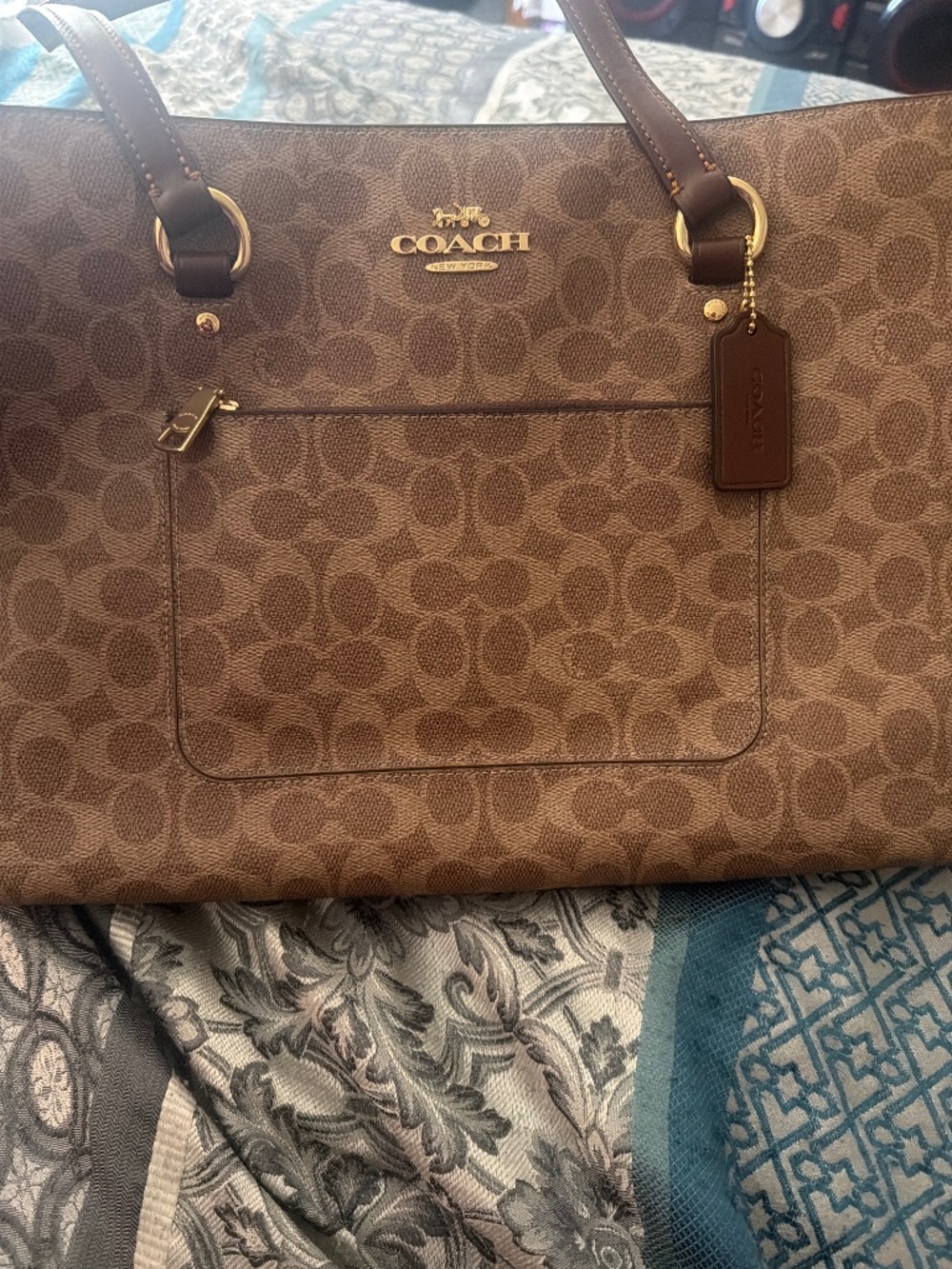 Large Coach tote with zipper